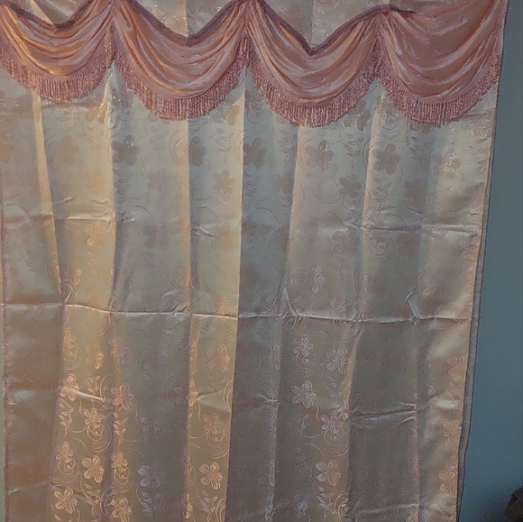 Jacquard Panel with attached valance - Picture 2 of 5
